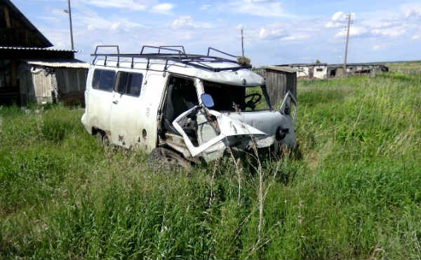 В Сафакулево в ДТП пострадал водитель УАЗа