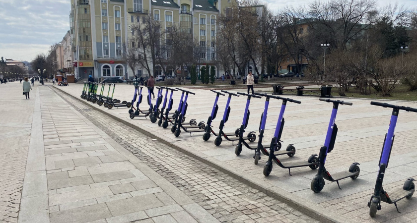 Верховный суд приравнял электросамокаты к мопедам? За езду по тротуару грозит наказание - кто теперь прав, а кто виноват