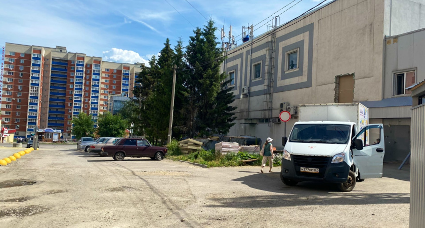 Зачем водители грузовиков пишут свои имена на ветровом стекле: узнал и обомлел - рассказываю хитрость