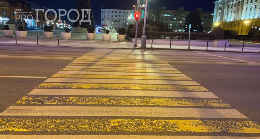 В Кургане на улице Дзержинского появился новый пешеходный переход