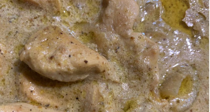 Сделайте этот трюк с обычной содой, и ваша курица станет невероятно нежной: рецепт рассказал знакомый шеф-повар