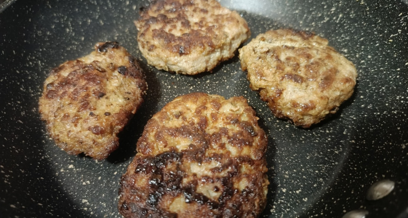 Никто не верит, что я делаю всего из 2 ингредиентов такие шикарные котлеты: честно делюсь рецептом - мой простой секрет приготовления