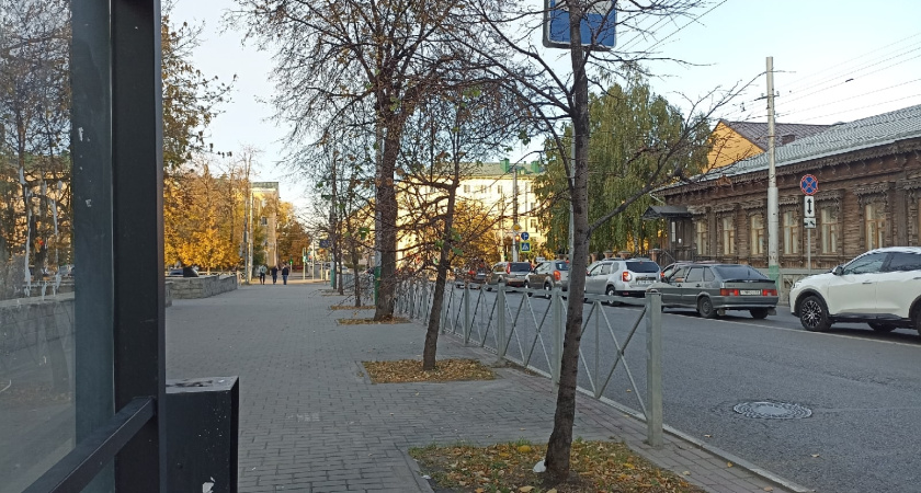 Ночные вандалы оставили курганскую остановку без стекла