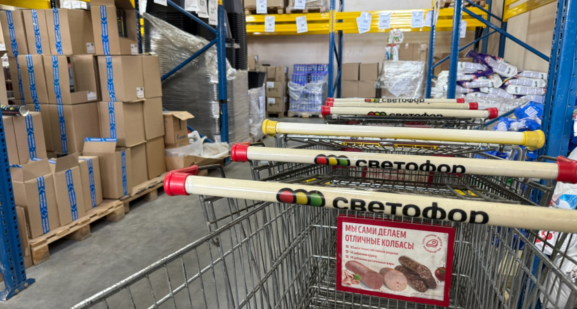 В Светофоре массово скупают матрасы и покрывала - мы набрали саморазогревающейся еды - честно рассказываю, что в банках