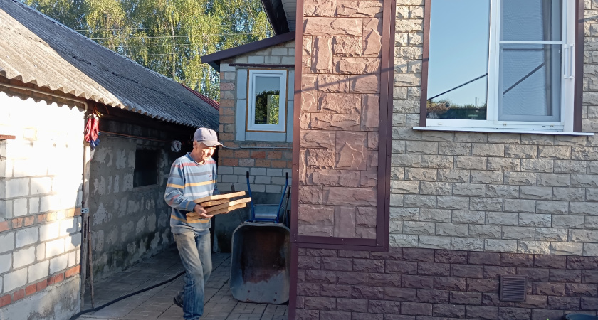 Заменил уплотнители на 10 окнах на копеечный материал: дома тепло и никакого конденсата - чистая экономия на отоплении