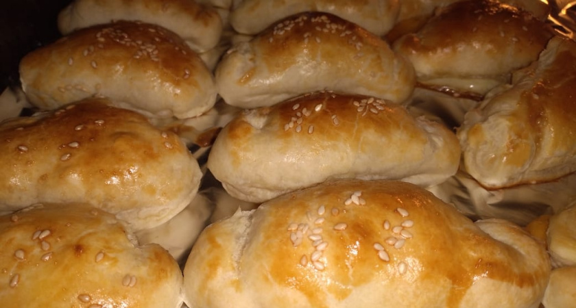 Всего 1 ложка "осенней магии" в тесто — и пирожки не черствеют неделю: свежие и ароматные, а вкус обалденный