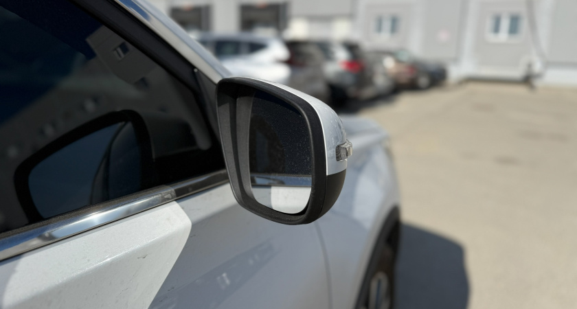 «Дворники можно выкинуть после первого мороза»: как перевести дворники и форсунки омывателя в зимний режим - новые покупать не придется