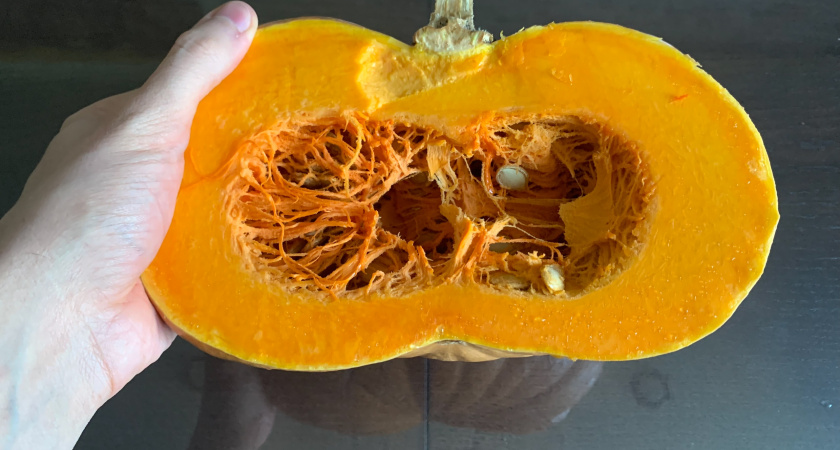 Для хорошего настроения готовлю на завтрак тыквенные оладушки: всего пара ингредиентов - и солнечное блюдо на столе