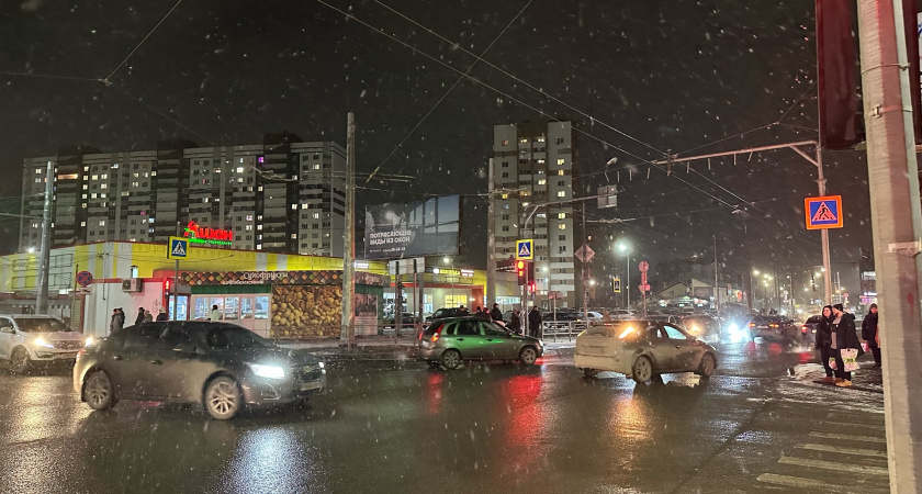 В Курганской области чистят дороги от льда и снега