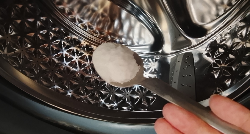 Высыпала всего одну ложку в стиральную машинку, и даже старые “деревянные” полотенца стали пушистыми - показываю одну хитрость