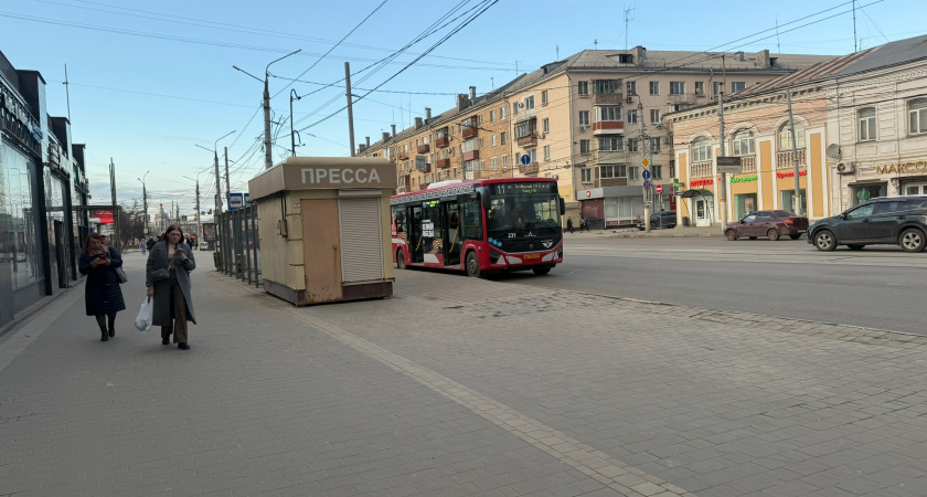 Курганский автобус проехал мимо остановки