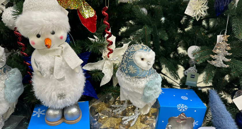 Новогодние игрушки по цене новенького смартфона продают в Кургане