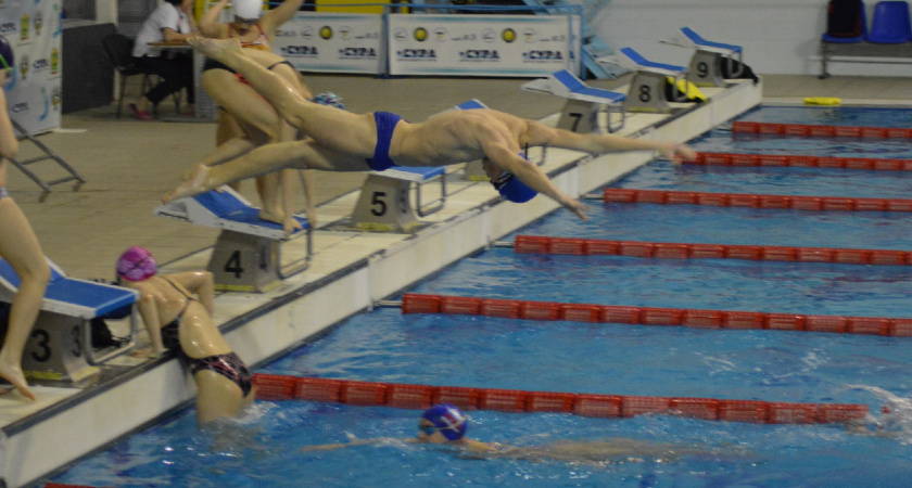 Курганская пловчиха Анна Богатырева завоевала золото на Кубке России