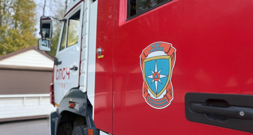 Курганские спасатели вывели из горящего дома семерых жильцов