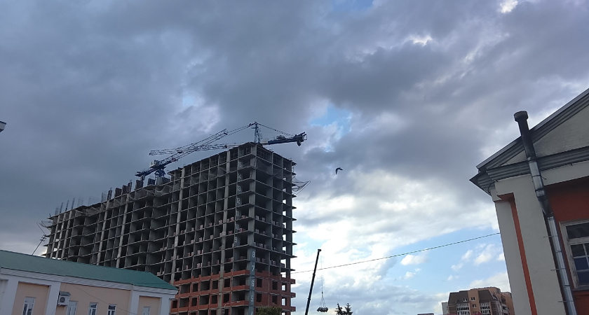 Курганские пожарные учатся тушению пожара в высотных зданиях