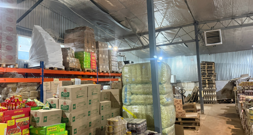 Ну наконец-то: «Светофор» завалили свежими продуктами -  прямо у кассы выставили сразу два паллета с гранатами из Азербайджана