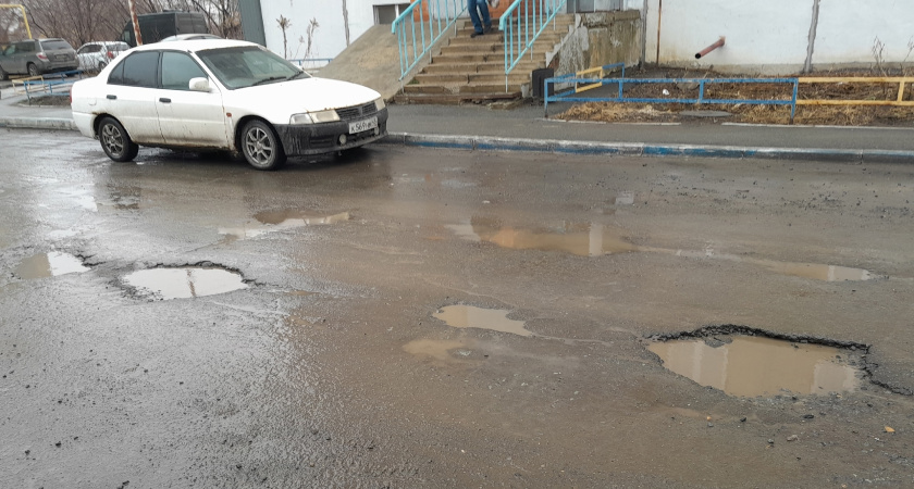 "Заехать невозможно": топ-3 дворов Кургана, на которые жаловались жители в ноябре