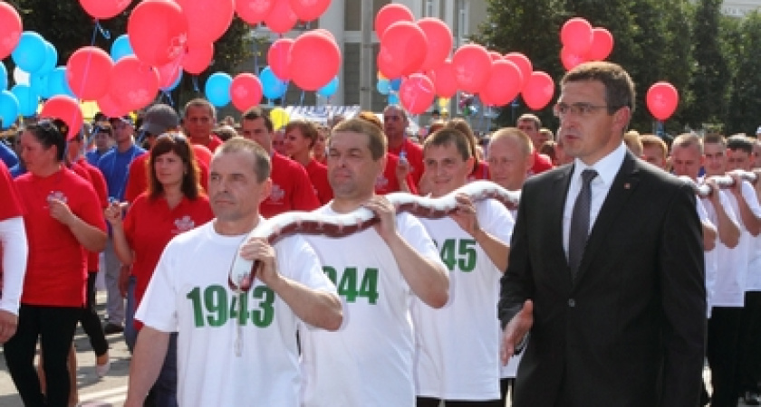 "Колбаса размером с многоэтажку и 300 спартанцев": ТОП-5 необычных рекордов Курганской области