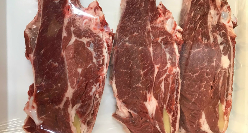 Мясник с 35 летним стажем рассказал: почему он не ест мясо, которое разделывает - суровая правда из-за мясного прилавка