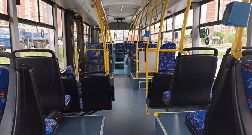 В Кургане пассажиров учат пользоваться валидаторами в новых автобусах