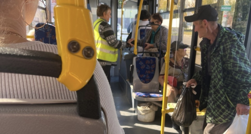 Валидаторы vs кондукторы. В Кургане начали тестировать бесконтактную систему оплаты проезда  в автобусах