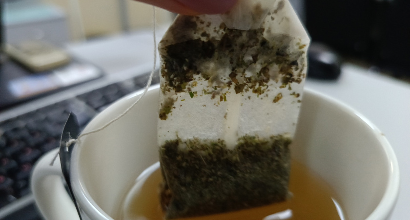 Не выбрасывайте использованные чайные пакетики: открываю секрет, где их можно применить 