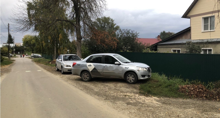 Стресс-квест по-шадрински: в Курганской области таксист обматерил молодую пассажирку и не выпускал ее из салона 