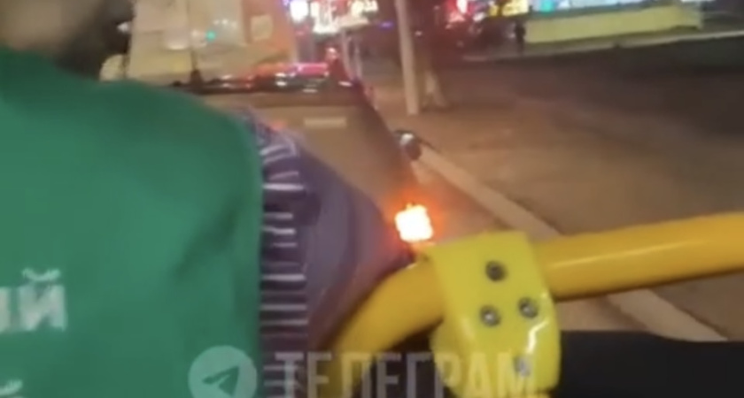 Угрожала разбить телефон и подать в суд: курганчанка пожаловалась на хамское поведение водителя и контролера автобуса