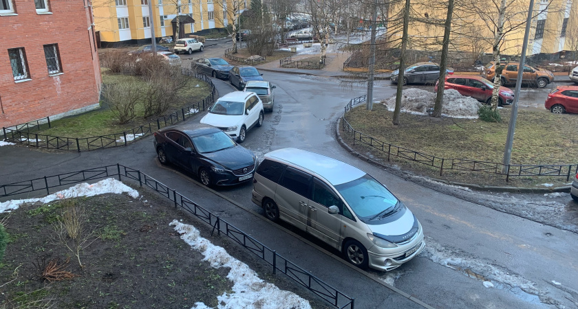 Верховный суд внес окончательный запрет: водителям нельзя оставлять авто во дворах жилых домов - что грозит?