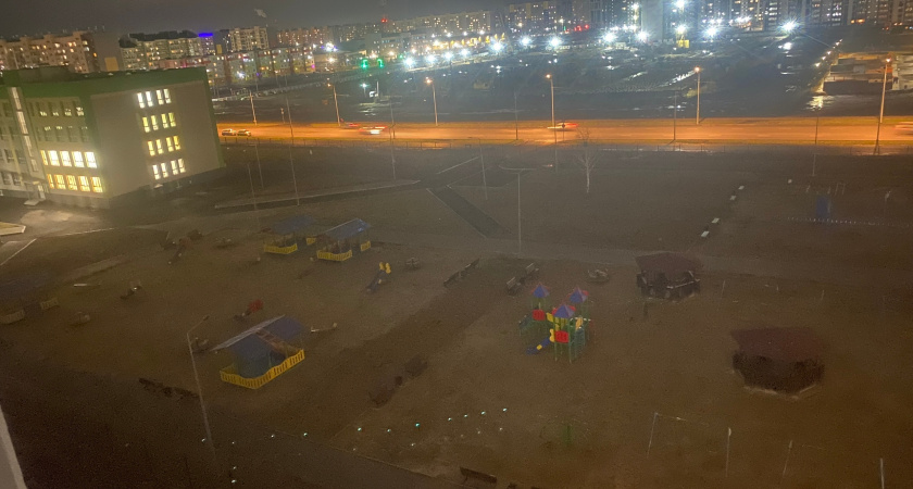 Ученики школы в Кургане вынуждены добираться до учёбы с фонариками