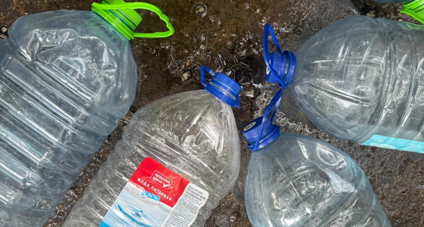 5-литровые бутылки из-под воды никогда не выбрасываю: как использую их хранения еды - делюсь хитростями