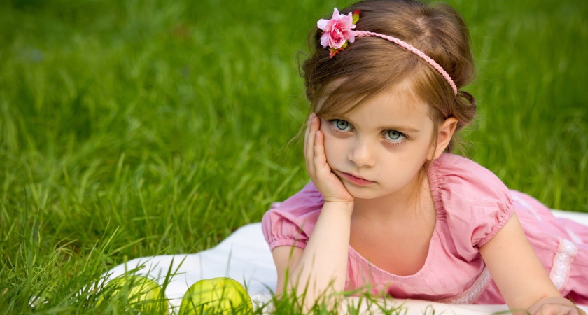 Красивое и ласкающее слух имя для дочки, в переводе значит - "солнечный свет": популярно во все времена и у всех народов