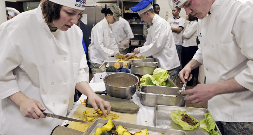 15 лет работаю поваром в общепите: вот какие блюда никогда не ем в кафе и вам не советую - честный взгляд из кухни