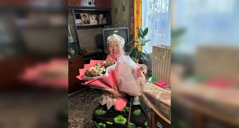 45 лет в школе: губернатор поздравил с 95‑летием Лидию Тимофееву из села Кипель