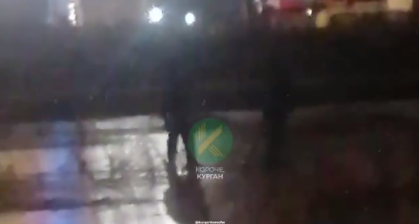 Смертельный риск: в Кургане дети были замечены на тонком льду