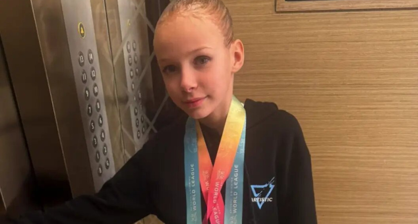 Патриотический жест внучки сенатора от Курганской области оценили судьи и конкурентки русской пловчихи на соревнованиях в ОАЭ