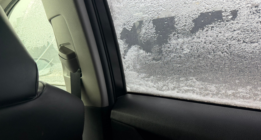 Фишка против ледяной «лепнины» на порогах и подкрылках: делюсь способом,  который знают только самые опытные - правда, работает