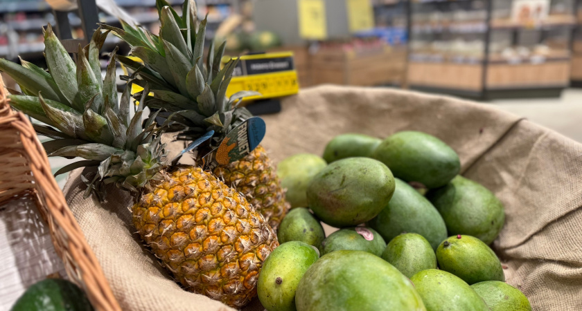 Экзотику в Светофор завозят постоянно: присмотрела на новогодний стол крупные ананасы из Коста-Рики за 170 руб - мой праздничный обзор 