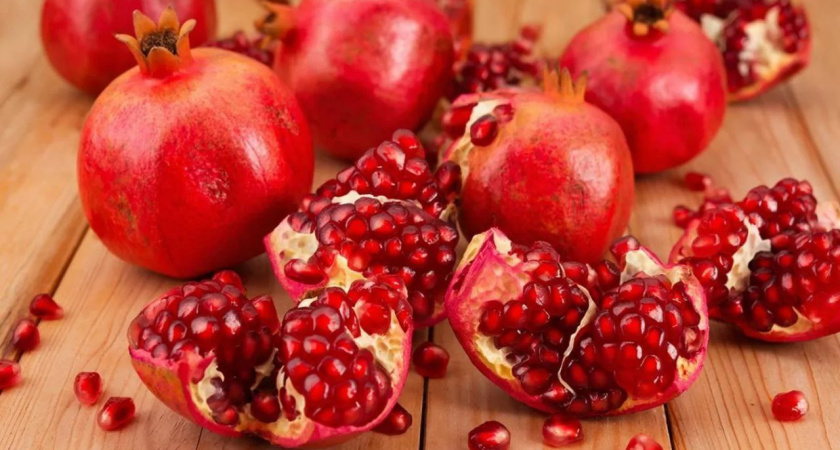 Никогда не выбрасываю корки граната — нашла 1 простой прием и комнатные растения теперь всегда роскошно цветут