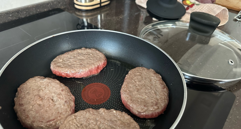 Не хлебный мякиш и даже не сало: добавляю в фарш для сочности эти простые ингрендиенты - получаются сочнейшие и пышные