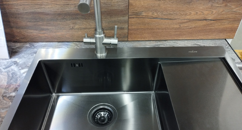 0,5 средства на губку и никаких хлопот: раковина сверкает бриллиантом как новенькая - и руки не устали и дома чистота