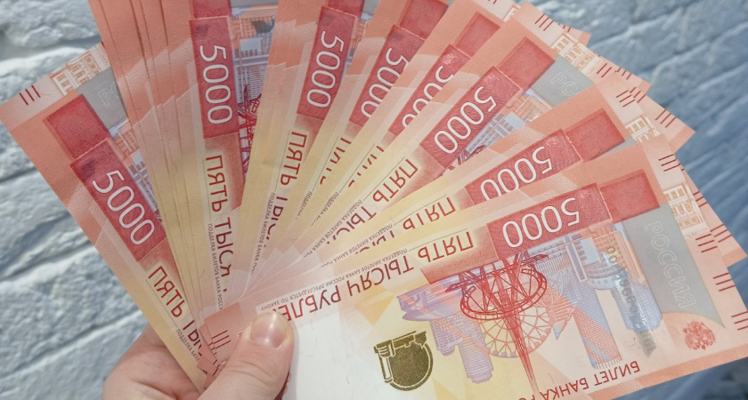 Курганские бюджетники начали получать новогодние премии