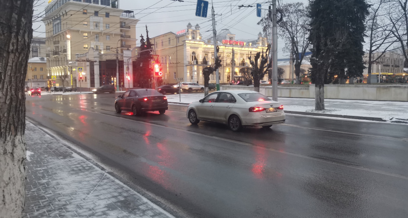 Водители даже не подозревают, что переезжают лежачих полицейских неправильно: как ездить, чтобы подвеска не сыпалась