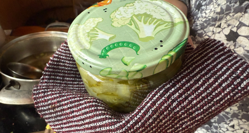 Банки открывашками или ножом больше не открываю: подруга из Германии подсказала хитрый способ - муж на рыбалке не нарадуется