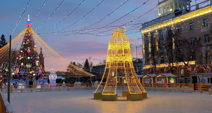 В Кургане открылись сезонные катки: где покататься на коньках