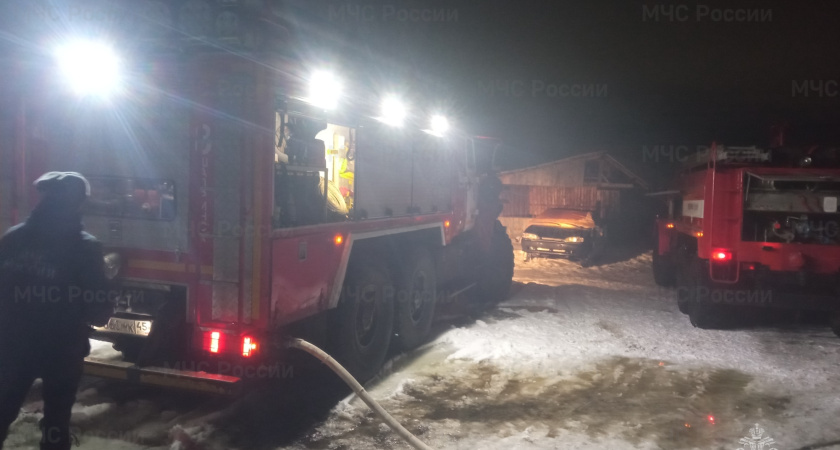 В Шадринске за 10 минут потушили возгорание на улице Октябрьской