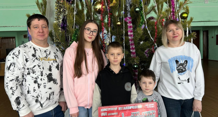 Мечты сбываются: губернатор Курганской области дарит подарки детям