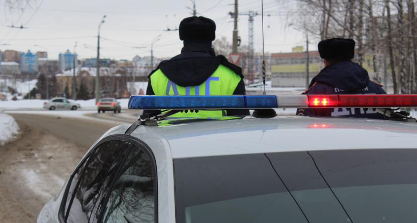 Зачем водители первыми выходят из авто при проверке ГАИ: почему не стоит этого делать