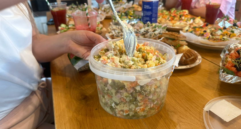 Салат «Оливье» признан самым дешевым новогодним салатом в Кургане