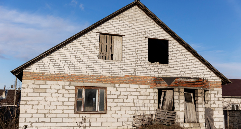 Почему стройка дома становится черной дырой для денег: фатальная ошибка 90% людей и мои 5 правил вечного жилья